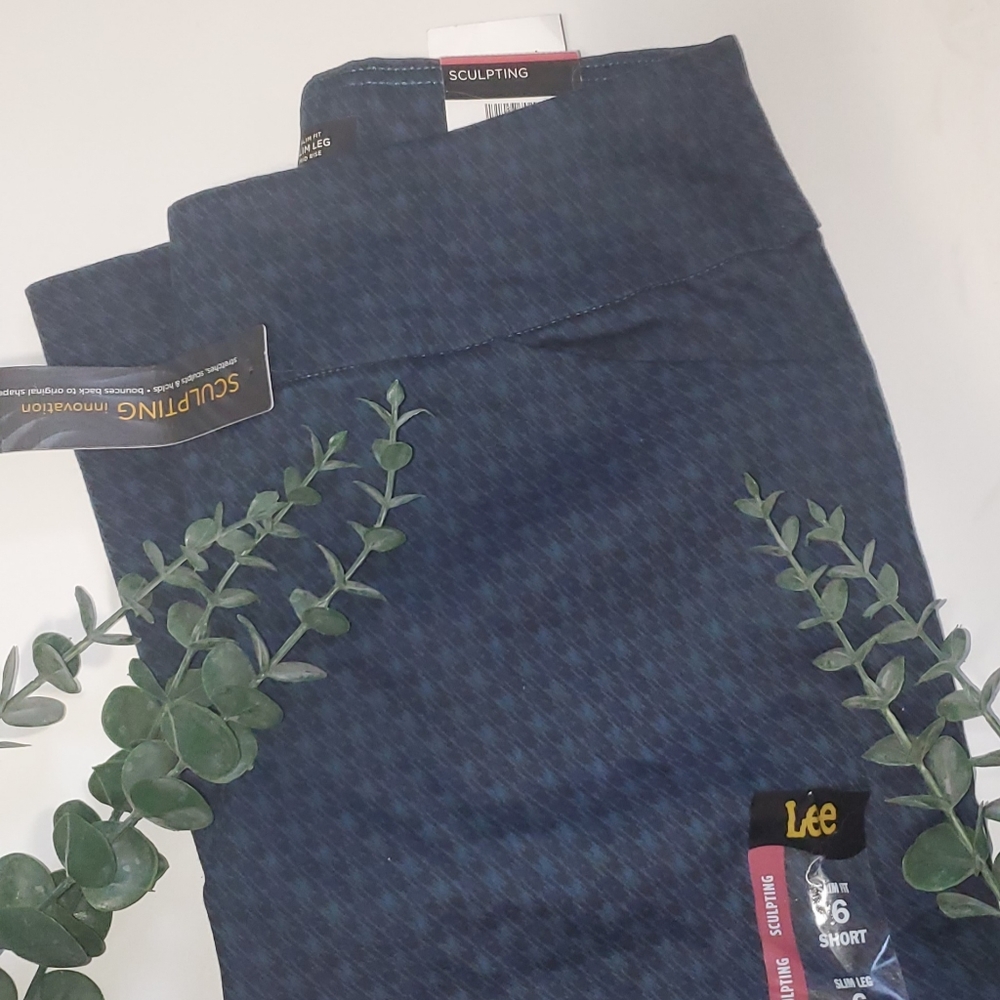 Blue Patterned Lee Sculpting Dress Pants Size 6 Short